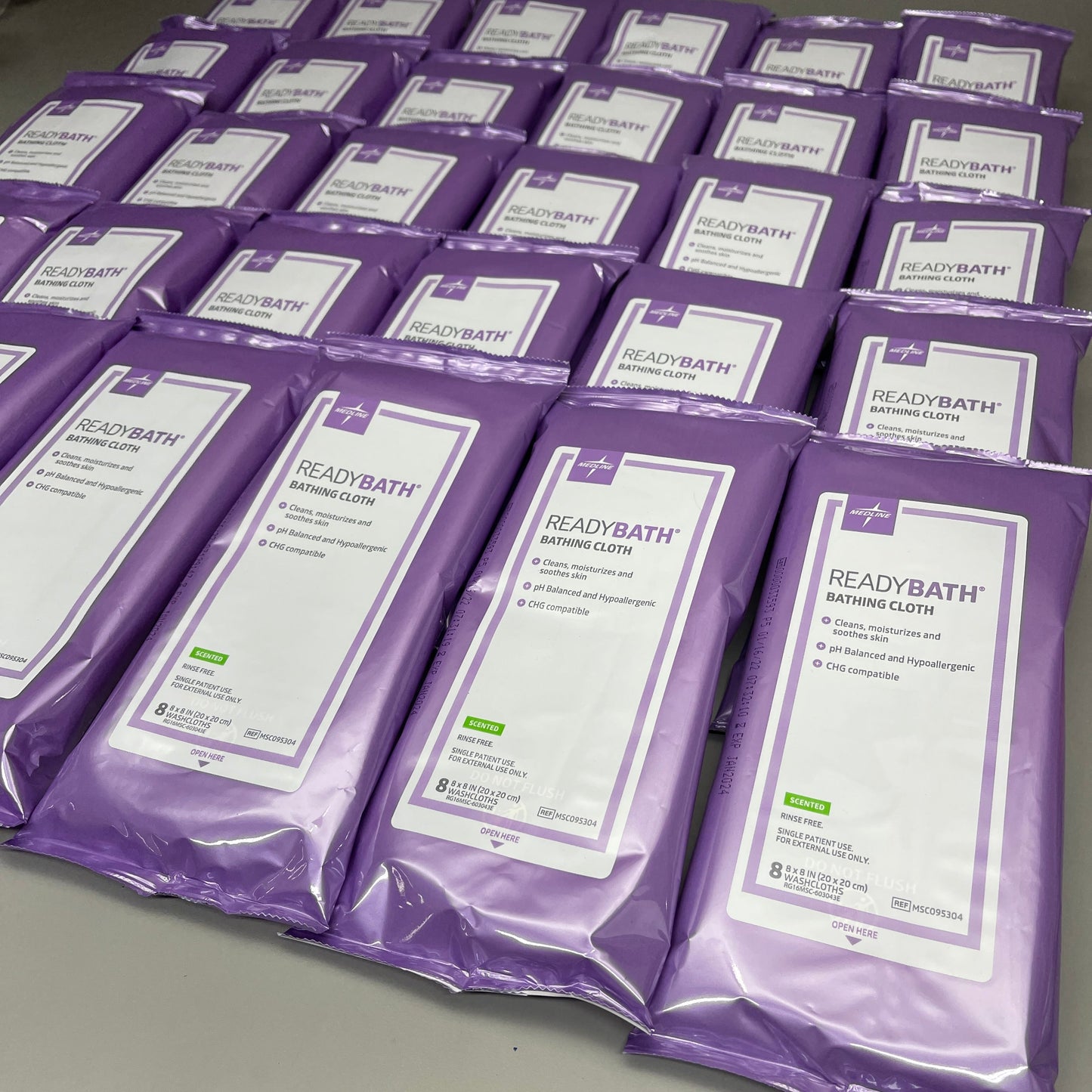 MEDLINE (30 PACK) ReadyBath Bathing Cloths Scented (8 Wipes) 8"x 8" (01/24) MSC095304
